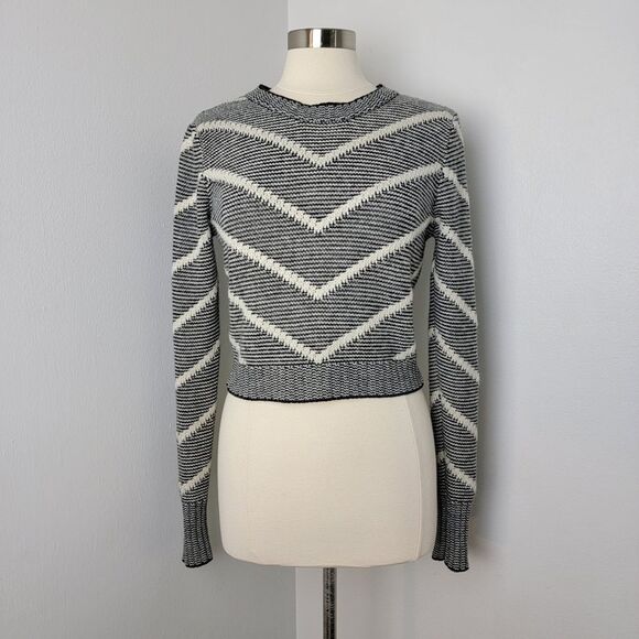 Charlotte Russe Black and White Chevron Cropped Pullover Sweater Size Large - Picture 2 of 7
